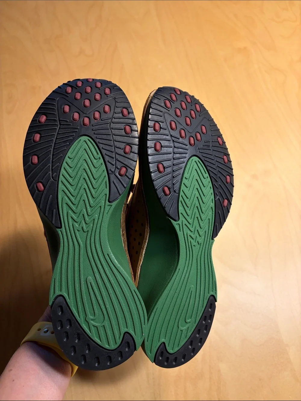 Nike Women’s air super fly Brown, Green & Red Athletic Shoe - Picture 5 of 7